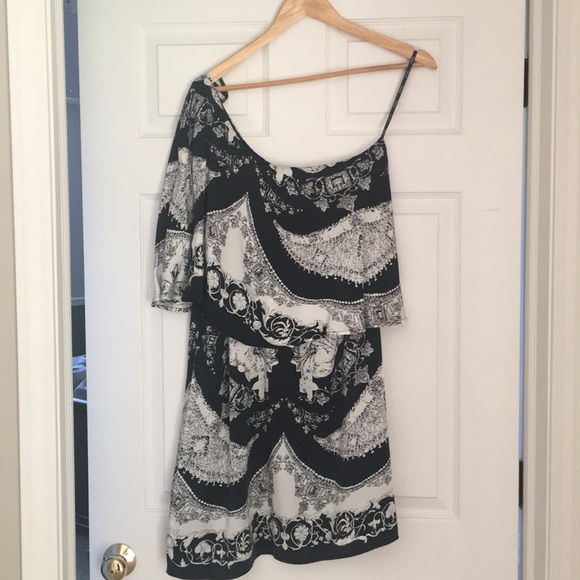 🐛Voom Black and White Silk One Shoulder Dress🐛 - Picture 1 of 3